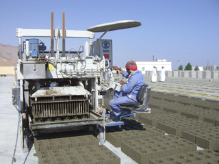 Interlámetro de cemento hueco Interlocking Brick Maquinery Automatic Cor Huevo Posting Huling Block Machine