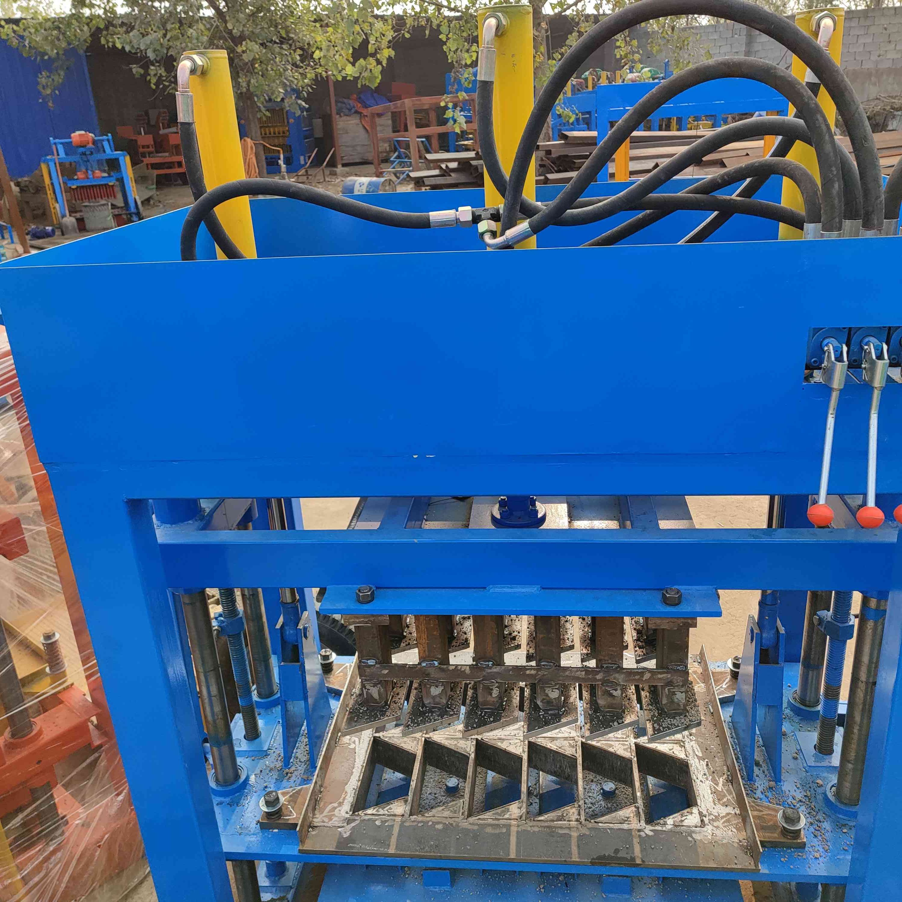 M&aacute;quina de fabricaci&oacute;n de ladrillos autom&aacute;tico hidr&aacute;ulico