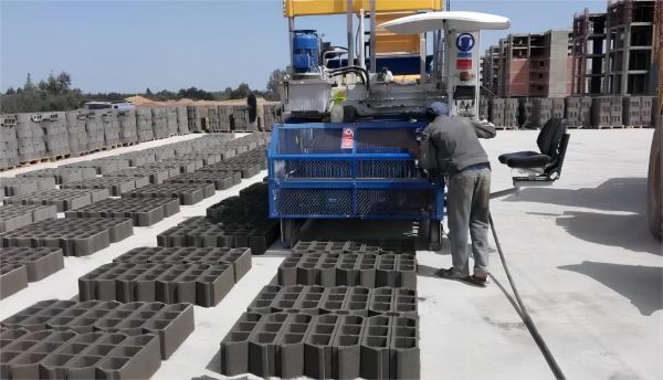 Introducción de la máquina de fabricación de bloques automática en movimiento QMY6-25